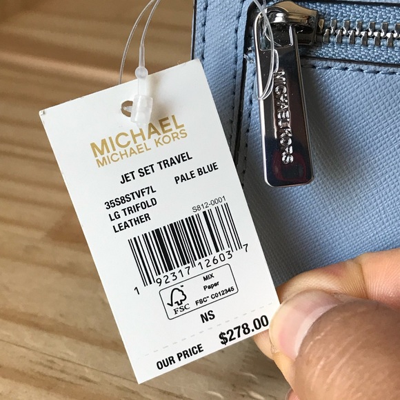 Michael Kors wallet🎈🎈 - Picture 7 of 7